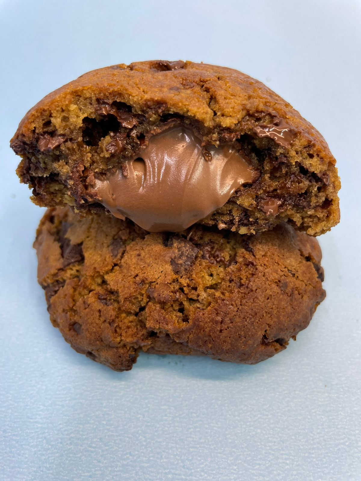 Cookie Nutella com recheio escorrendo